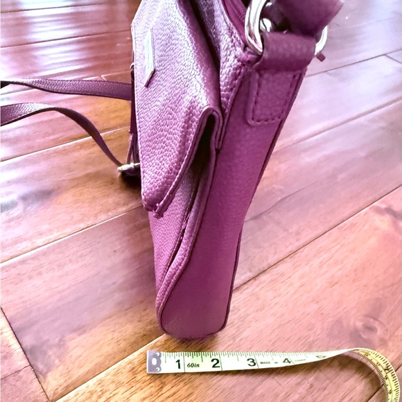 Liz Claiborne small red faux leather crossbody purse bag handbag - Picture 9 of 10